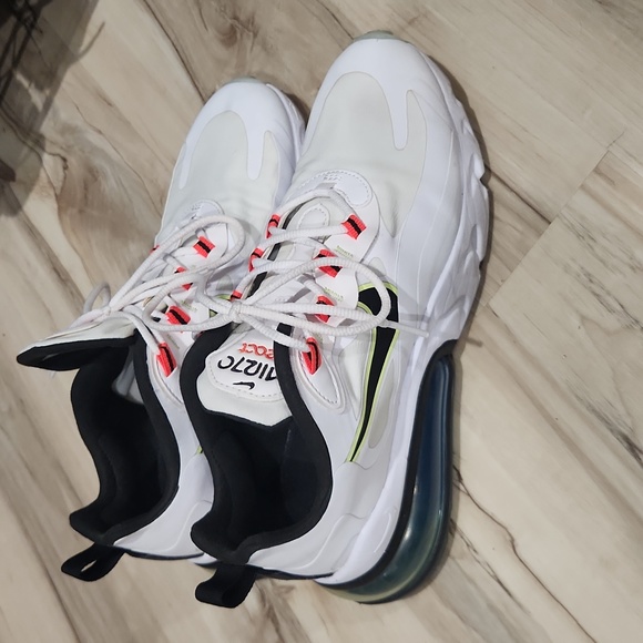 Women's Nike Sneakers - Picture 6 of 7